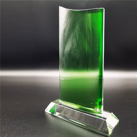 Зеленая табличка с хрустальным кубком в новом дизайне